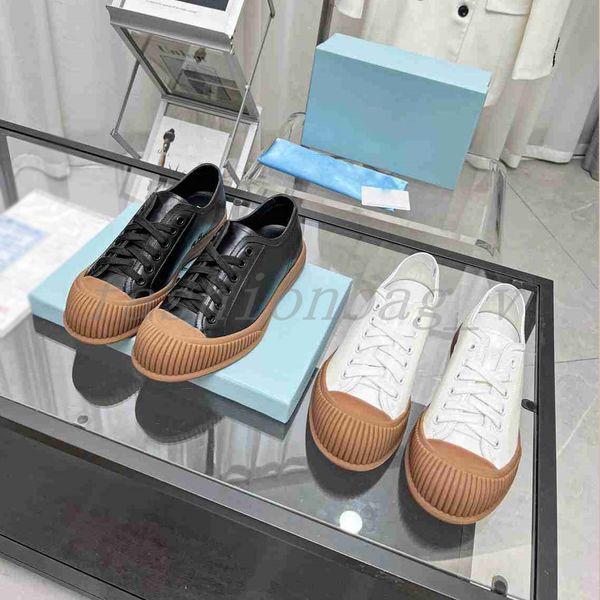 designer women flat bottomed casual shoes outdoor sports shoes material splicing black white color matching trainer sneakers
designer women flat bottomed casual shoes outdoor sports shoes material splicing black white color matching trainer sneakers