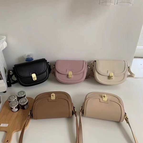 ins style high-end texture niche design saddle bag for girls gift bag for girls summer one shoulder crossbody bag for girls
ins style high-end texture niche design saddle bag for girls gift bag for girls summer one shoulder crossbody bag for girls