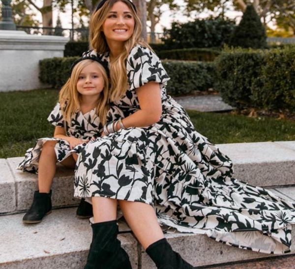 family matching outfits girls flowers printed short sleeve dress mother falbala big hem dresses mommy and me match clothing a74126701248, Blue
family matching outfits girls flowers printed short sleeve dress mother falbala big hem dresses mommy and me match clothing a74126701248, Blue