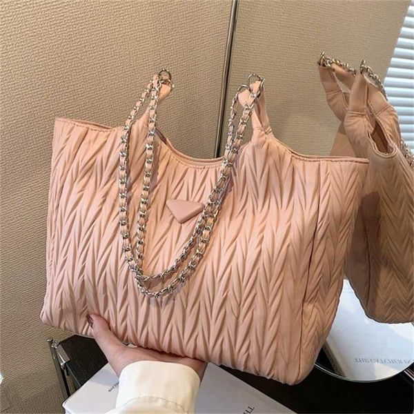 evening bags pleated chain tote bag for women new fashion versatile high grade one shoulder crossbody women's handheld underarm 230704
evening bags pleated chain tote bag for women new fashion versatile high grade one shoulder crossbody women's handheld underarm 230704