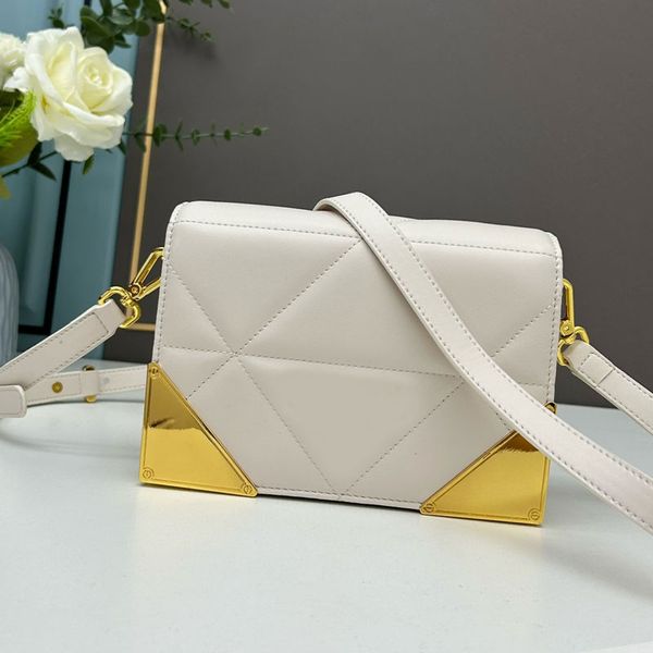 women designer shoulder bag flap messenger bags lady handbag purse fashion letter triangle decoration detachable leather shoulder strap genu
women designer shoulder bag flap messenger bags lady handbag purse fashion letter triangle decoration detachable leather shoulder strap genu