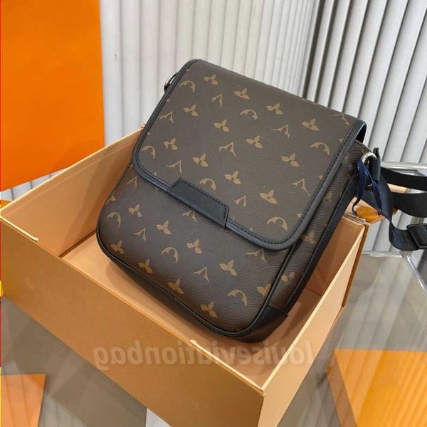 latest version leather lapbag man's briefcase messenger bag fashionable casual travel satchel shoulder bags cross body school bookb
latest version leather lapbag man's briefcase messenger bag fashionable casual travel satchel shoulder bags cross body school bookb