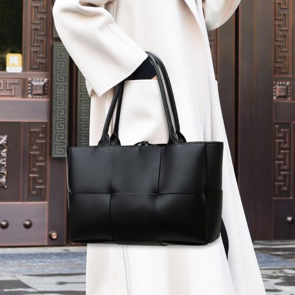 women's bag 2023 new handwoven soft leather texture tote bag black advanced retro simple casual handbag
women's bag 2023 new handwoven soft leather texture tote bag black advanced retro simple casual handbag