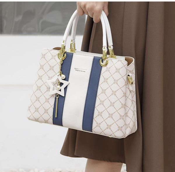 big bag 2023 new soft leather women's bag large capacity contrast color handbag simple and luxury commuter tote bag can be shouldered c
big bag 2023 new soft leather women's bag large capacity contrast color handbag simple and luxury commuter tote bag can be shouldered c