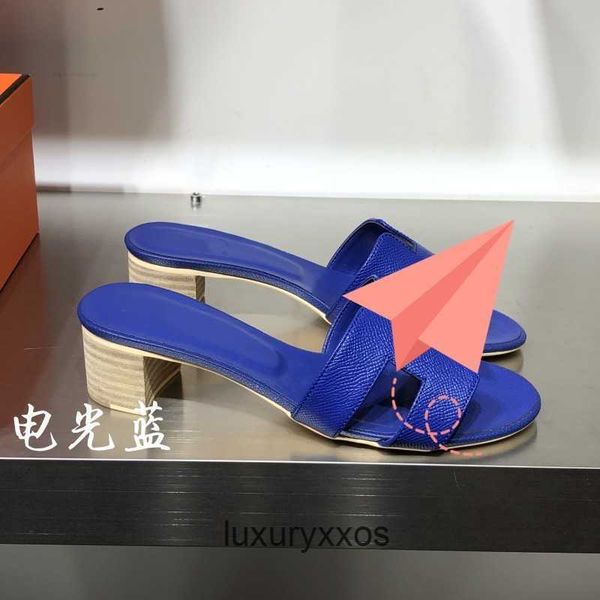 designer oran oasis summer slipper 2023 wearing h high classic sandal slippers heeled for women european with french leather thick colors 4l
designer oran oasis summer slipper 2023 wearing h high classic sandal slippers heeled for women european with french leather thick colors 4l