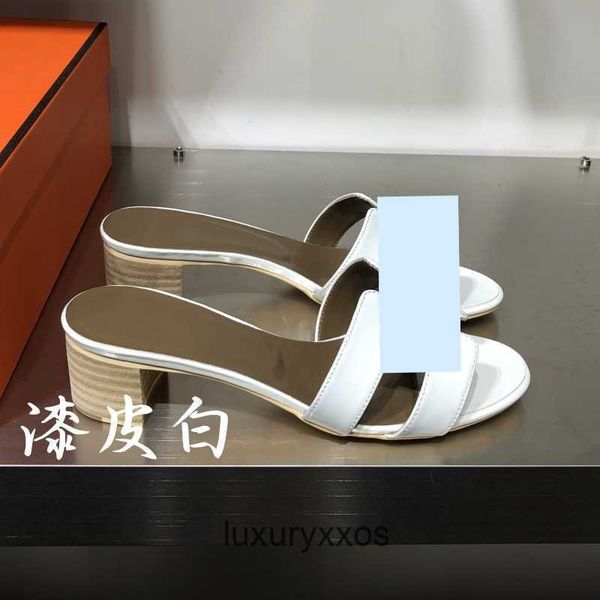 slipper wearing h 2023 oran oasis designer high classic heeled sandal slippers for summer women european with french leather thick colors l0
slipper wearing h 2023 oran oasis designer high classic heeled sandal slippers for summer women european with french leather thick colors l0