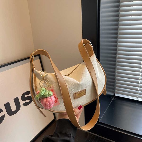 large capacity bag for women new niche design single shoulder crossbody bag with textured mesh red saddle dumpling bag
large capacity bag for women new niche design single shoulder crossbody bag with textured mesh red saddle dumpling bag