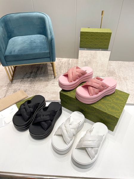 2023 womens leather slippers designer women slides thong with double flip flops slipper metal chain fashion summer beach shoes 35-41, Black
2023 womens leather slippers designer women slides thong with double flip flops slipper metal chain fashion summer beach shoes 35-41, Black