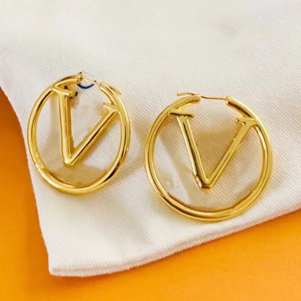 fashion earrings designer letter earrings gold-plated silver-plated geometric earrings suitable for wedding party accessories, Golden;silver
fashion earrings designer letter earrings gold-plated silver-plated geometric earrings suitable for wedding party accessories, Golden;silver