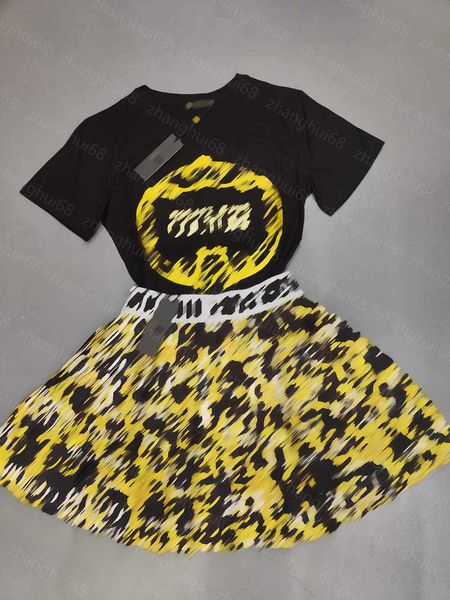 23ss skirt set womens designer clothing round neck cotton letter logo printed short-sleeved t-shirt letter webbing pleated skirt sets womens, White
23ss skirt set womens designer clothing round neck cotton letter logo printed short-sleeved t-shirt letter webbing pleated skirt sets womens, White