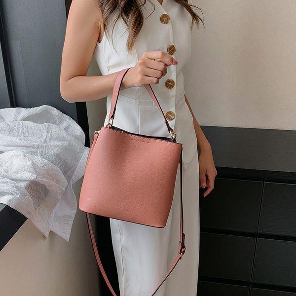 stuff sacks 24ss new trendy brand large capacity women's bucket bag, old flower underarm bag, fashionable and versatile one shoulder cr
stuff sacks 24ss new trendy brand large capacity women's bucket bag, old flower underarm bag, fashionable and versatile one shoulder cr