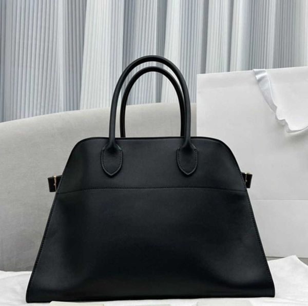 the row bag margaux the row belt 15 bag luxury designer closure detail double handles women's leather handbags fashion shoulder bags202
the row bag margaux the row belt 15 bag luxury designer closure detail double handles women's leather handbags fashion shoulder bags202