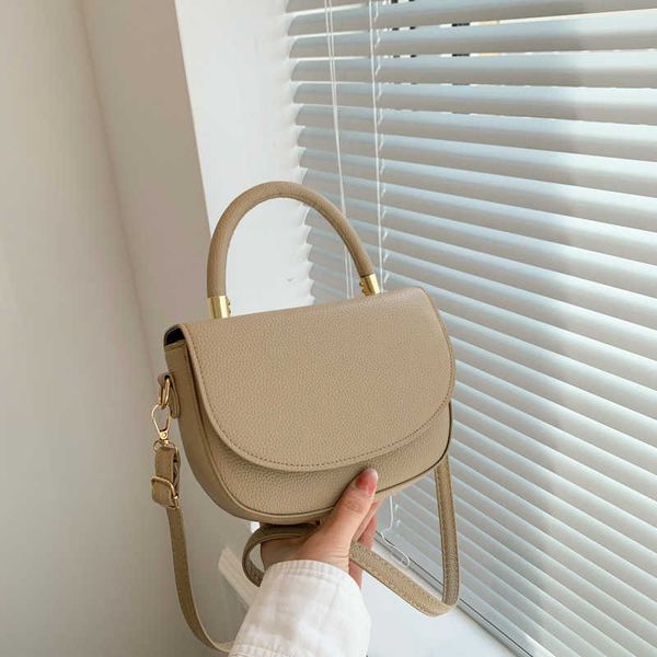 fashionable and minimalist handbag for women in spring new handbag for leisure commuting shoulder bag westernized trend saddle bag
fashionable and minimalist handbag for women in spring new handbag for leisure commuting shoulder bag westernized trend saddle bag
