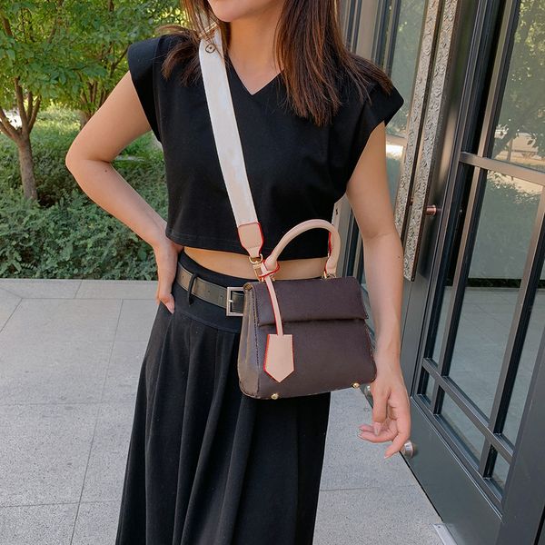 brand 23ss new women's casual handheld small square bag leather texture one shoulder crossbody small bag 852#
brand 23ss new women's casual handheld small square bag leather texture one shoulder crossbody small bag 852#