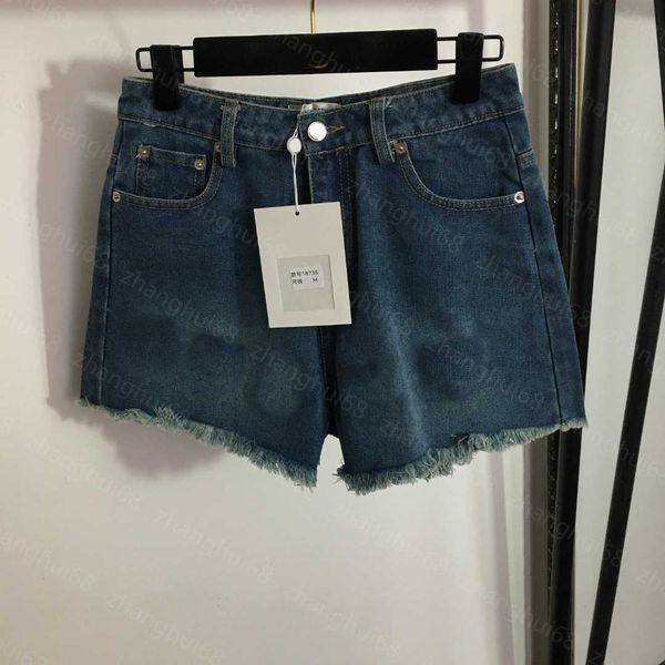 23ss womens designer clothing womens shorts logo embroidered letters fashion furred denim shorts women clothes, White;black
23ss womens designer clothing womens shorts logo embroidered letters fashion furred denim shorts women clothes, White;black