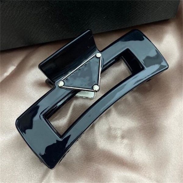 fashion hair clip designer women's triangle letter hair clip brand classic versatile casual fashion, Slivery;white
fashion hair clip designer women's triangle letter hair clip brand classic versatile casual fashion, Slivery;white