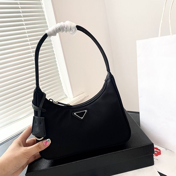 designer luxury 2023 womens' totes handbags fashion and understated temperament portable versatile women hand bags
designer luxury 2023 womens' totes handbags fashion and understated temperament portable versatile women hand bags
