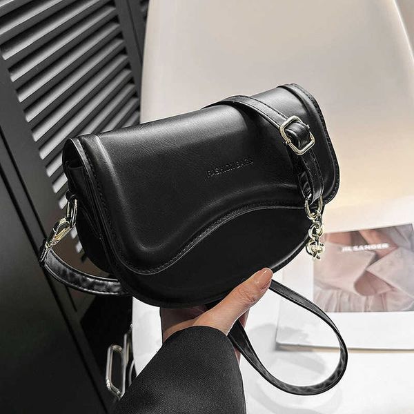 spring/summer popular bag women's bag new fashion saddle bag cross shoulder underarm small bag
spring/summer popular bag women's bag new fashion saddle bag cross shoulder underarm small bag