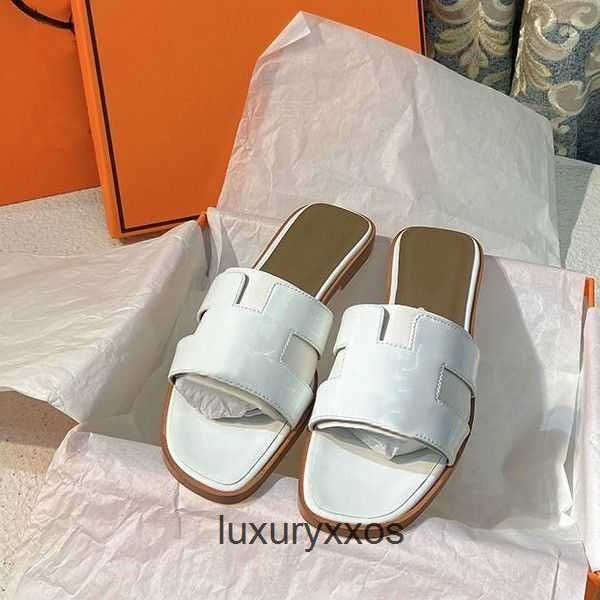 fashion h slipper designer beach hermz 2023 oran girl sandal summer slippers women leather flat letter black white brown slipper 35-42 ij0q
fashion h slipper designer beach hermz 2023 oran girl sandal summer slippers women leather flat letter black white brown slipper 35-42 ij0q