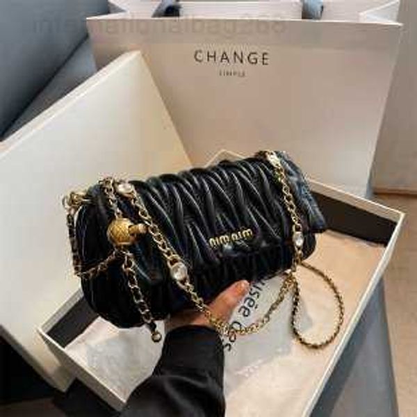 design for women 2023 new popular versatile chain crossbody with foreign style pleated small square bag
design for women 2023 new popular versatile chain crossbody with foreign style pleated small square bag