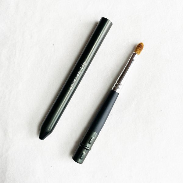 Idbare Escentuals Covered Lip Brush - Synthetic Hair Lip Liner Brush with Cap Cosmetics Beauty Tool, Bm
Idbare Escentuals Covered Lip Brush - Synthetic Hair Lip Liner Brush with Cap Cosmetics Beauty Tool, Bm