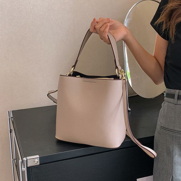 stuff sacks new trendy brand large capacity women's bucket bag, old flower underarm bag, fashionable and versatile one shoulder crossbo
stuff sacks new trendy brand large capacity women's bucket bag, old flower underarm bag, fashionable and versatile one shoulder crossbo