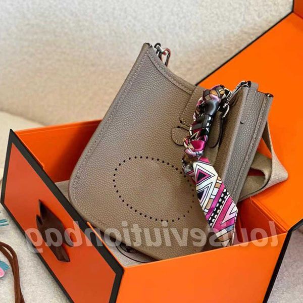 lm40156v bags luxury shoulder bag crossbody fashion women designer handbags totes leather solid color red brown black ladies mini messe usrd
lm40156v bags luxury shoulder bag crossbody fashion women designer handbags totes leather solid color red brown black ladies mini messe usrd