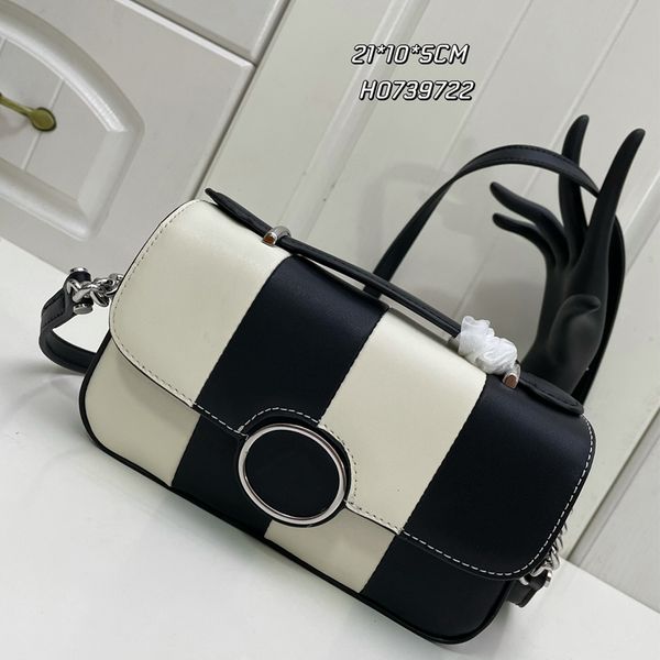 flap crossbody bag cowhide handbags fashion shoulder bags silver hardware letter magnetic buckle clutch bag cell phone pocket removable leat
flap crossbody bag cowhide handbags fashion shoulder bags silver hardware letter magnetic buckle clutch bag cell phone pocket removable leat