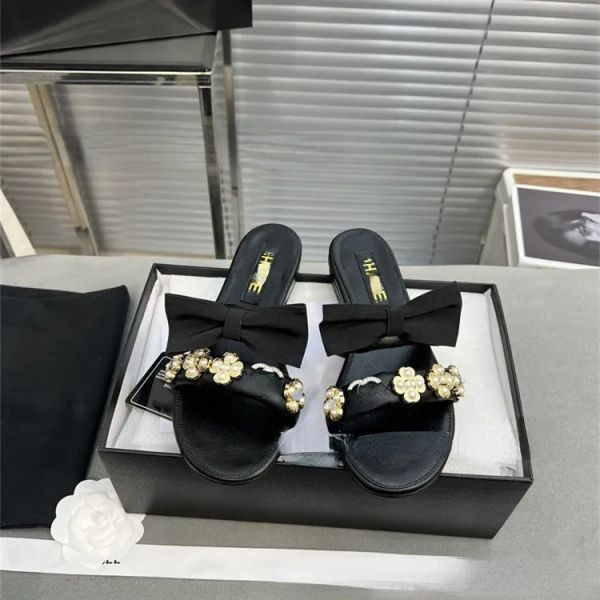 pearl flip-flops women 2023 fashion slippers new bow flat metal with fairy holiday flip-flops, Black
pearl flip-flops women 2023 fashion slippers new bow flat metal with fairy holiday flip-flops, Black