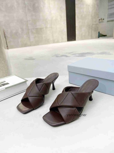 new style designer sandals classic printing sheepskin antiskid outsole selling women's slippers size 35-42, Black
new style designer sandals classic printing sheepskin antiskid outsole selling women's slippers size 35-42, Black
