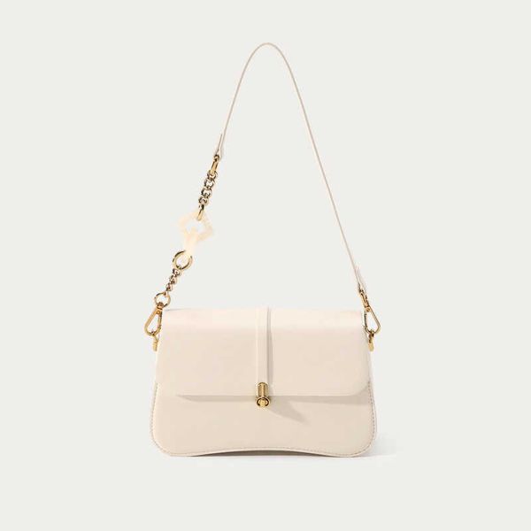 luxury and niche design underarm bag new french high-end acrylic chain single shoulder crossbody saddle bag
luxury and niche design underarm bag new french high-end acrylic chain single shoulder crossbody saddle bag