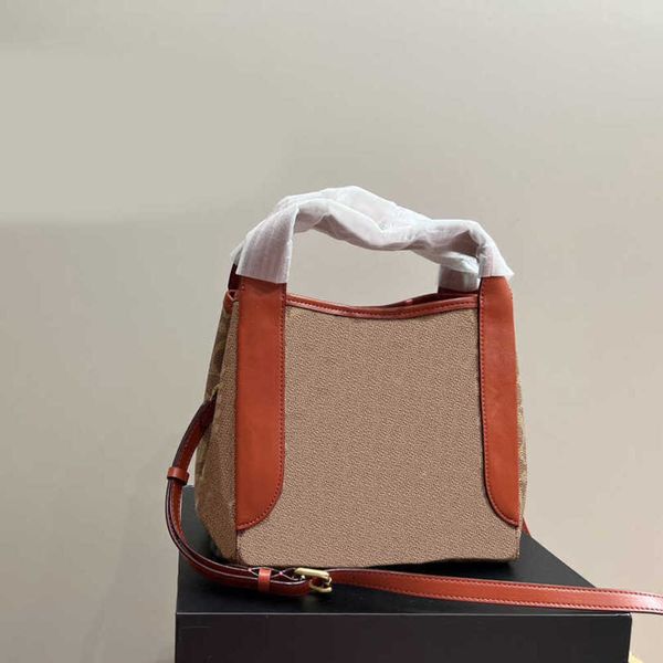 vintage designer hobo tote women classic luxurys handbag shoulder leather lunch box handbags crossbody female adjustable bucket 230615
vintage designer hobo tote women classic luxurys handbag shoulder leather lunch box handbags crossbody female adjustable bucket 230615