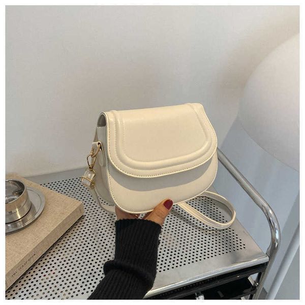 summer simple solid color bag for women summer new fashion crossbody bag with western style shoulder bag half moon saddle bag
summer simple solid color bag for women summer new fashion crossbody bag with western style shoulder bag half moon saddle bag