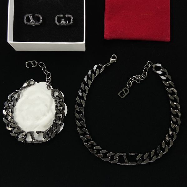 designer jewelry sets v letter necklace retro earrings stud charm women luxury bracelet party earring wedding charms woman n131q, Black
designer jewelry sets v letter necklace retro earrings stud charm women luxury bracelet party earring wedding charms woman n131q, Black