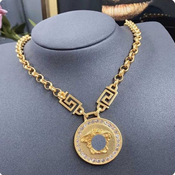 designers jewelry necklace 2023 du round pendant beauty head rhinestone necklace brass o-shaped chain sweater chain, Silver
designers jewelry necklace 2023 du round pendant beauty head rhinestone necklace brass o-shaped chain sweater chain, Silver