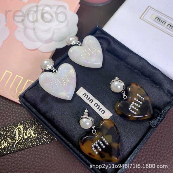charm designer 22 new niche light luxury miao family love letter pearl earrings fashion versatile silver needle for women m7lp, Golden
charm designer 22 new niche light luxury miao family love letter pearl earrings fashion versatile silver needle for women m7lp, Golden