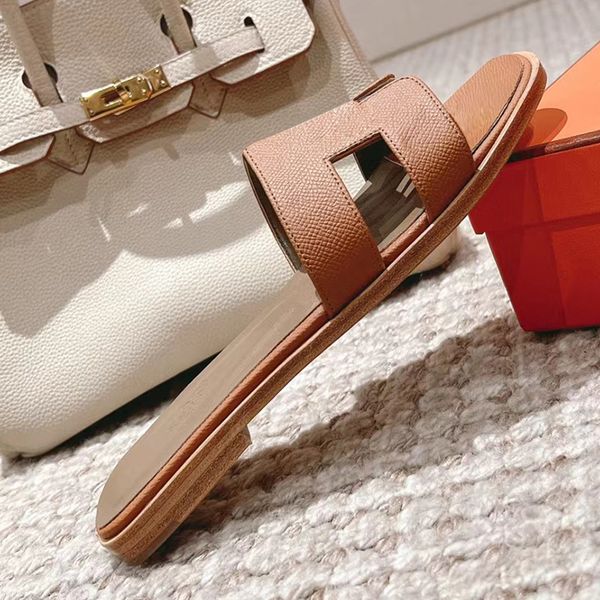 summer classic womens beach slippers l bath ladies sandals luxury designer flat bottomed slippers factory footwear 34-42 with box, Black
summer classic womens beach slippers l bath ladies sandals luxury designer flat bottomed slippers factory footwear 34-42 with box, Black