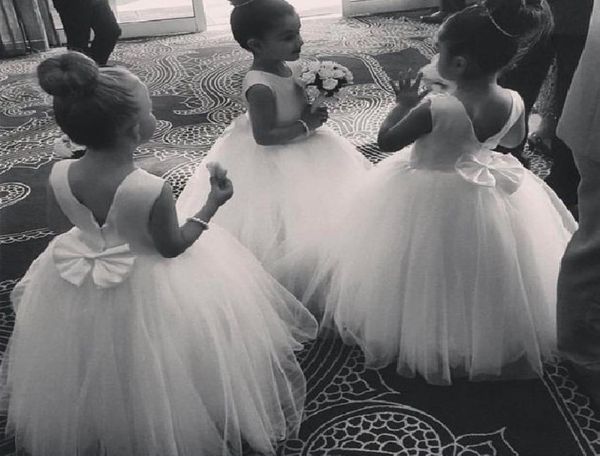 2019 plain design small neck sleeveless floor length flower girl dress satin tulle communion gown with lovely bow open back7864876, White;blue
2019 plain design small neck sleeveless floor length flower girl dress satin tulle communion gown with lovely bow open back7864876, White;blue