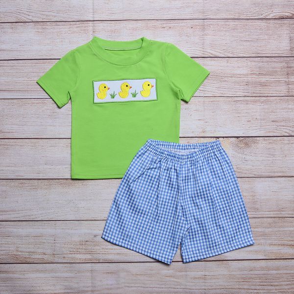 jerseys baby cotton short sleeved green t shirt set round neck little duck embroidery boy clothes and blue lattice shorts suit 230704
jerseys baby cotton short sleeved green t shirt set round neck little duck embroidery boy clothes and blue lattice shorts suit 230704