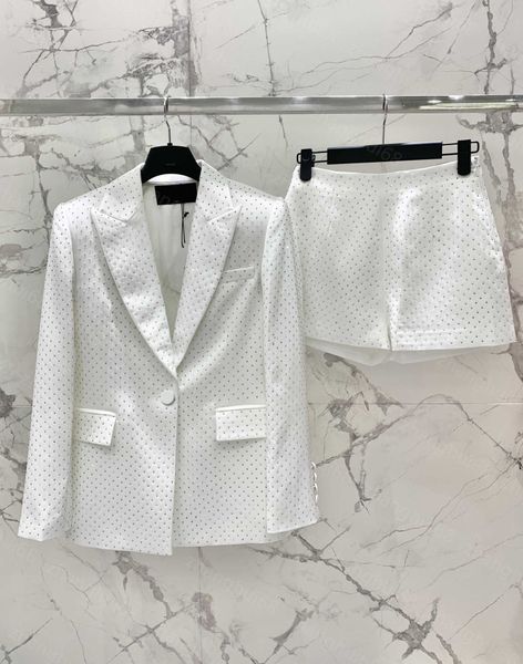 23ss womens designer clothing women pants sets casual suit classic vintage satin pressed diamond lapel suit jacket shorts set women clothes, White
23ss womens designer clothing women pants sets casual suit classic vintage satin pressed diamond lapel suit jacket shorts set women clothes, White