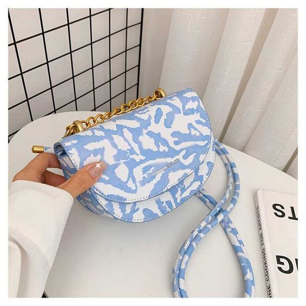 simple and textured fairy bag autumn and winter new fashion network red women's one shoulder cross body printed saddle bag
simple and textured fairy bag autumn and winter new fashion network red women's one shoulder cross body printed saddle bag