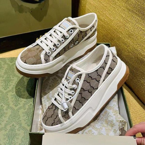 alphabet embroidery, color matching, retro thick-soled canvas shoes for men and women, lovers, muffin bottom tie, 1977 casual fashion forei, Black
alphabet embroidery, color matching, retro thick-soled canvas shoes for men and women, lovers, muffin bottom tie, 1977 casual fashion forei, Black