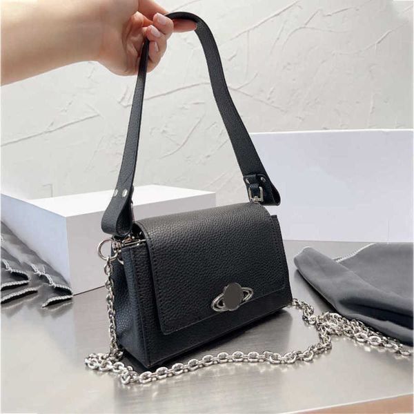 vivi shoulder bags luxury purses women designer underarm small square bag women's designer real leather chain phone handbags 230615
vivi shoulder bags luxury purses women designer underarm small square bag women's designer real leather chain phone handbags 230615