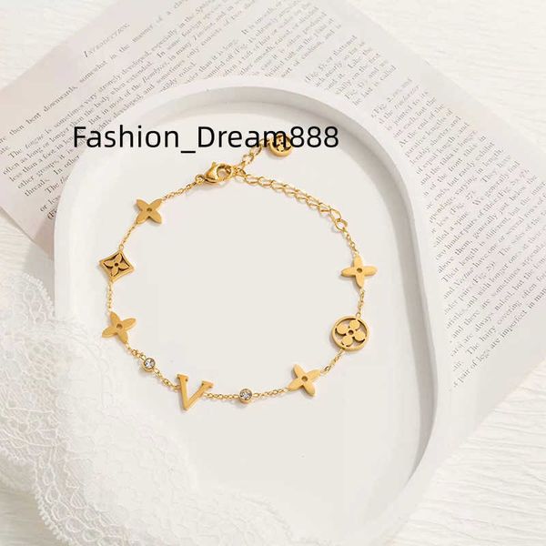 luxury bracelets designer for women chain bracelet designer elegant gold and silver bracelet fashion womens letter pendant clover wedding sp, Golden;silver
luxury bracelets designer for women chain bracelet designer elegant gold and silver bracelet fashion womens letter pendant clover wedding sp, Golden;silver