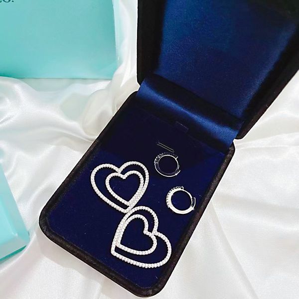 upscale women's designer love earrings fashion heart shaped earrings classic jewelry factory wholesale and retail with box, Golden;silver
upscale women's designer love earrings fashion heart shaped earrings classic jewelry factory wholesale and retail with box, Golden;silver