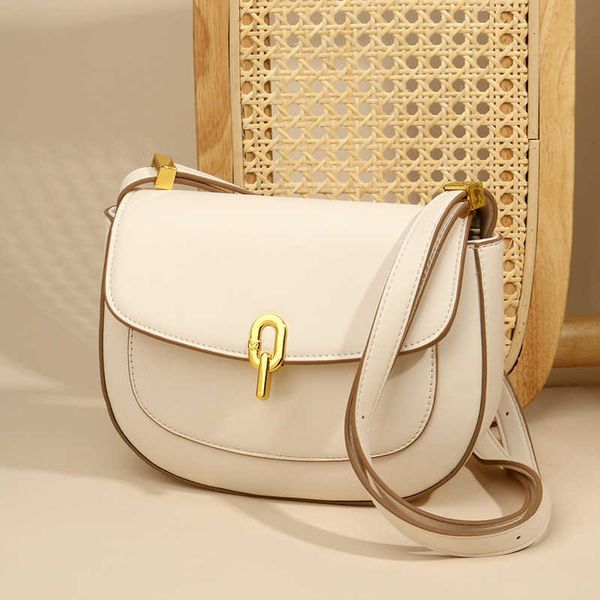 this year's fashionable high-grade saddle bag design fashion crescent moon buckle bag sewing leather women's bag 666
this year's fashionable high-grade saddle bag design fashion crescent moon buckle bag sewing leather women's bag 666