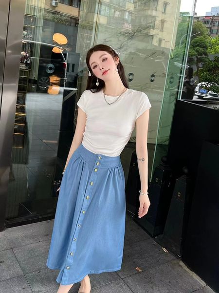 new denim vintage blue gold button half skirt women's jeans super quality designer women's clothing for lady
new denim vintage blue gold button half skirt women's jeans super quality designer women's clothing for lady