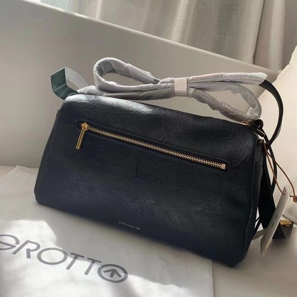 pillow bag crossbody inall categories genuine leather large capacity single shoulder crossbody bag is fashionable and versatile
pillow bag crossbody inall categories genuine leather large capacity single shoulder crossbody bag is fashionable and versatile