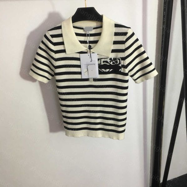 23ss womens knits womens designer clothing diamond-encrusted button-matching striped polo collar short-sleeved wool sweater womens clothes, White
23ss womens knits womens designer clothing diamond-encrusted button-matching striped polo collar short-sleeved wool sweater womens clothes, White