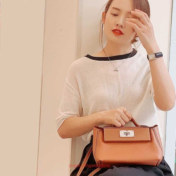h home designer 2424 tote bags for sale swift spell first layer cowhide 2424mini bag dumpling bag hand bill of lading double shoulder cross
h home designer 2424 tote bags for sale swift spell first layer cowhide 2424mini bag dumpling bag hand bill of lading double shoulder cross